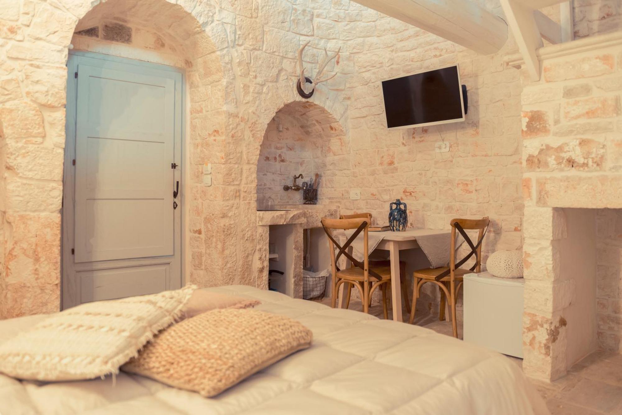 Trulli Antichi Mestieri - Widespread Trulli In The Historic Center Bed & Breakfast อัลเบโรเบลโล ภายนอก รูปภาพ