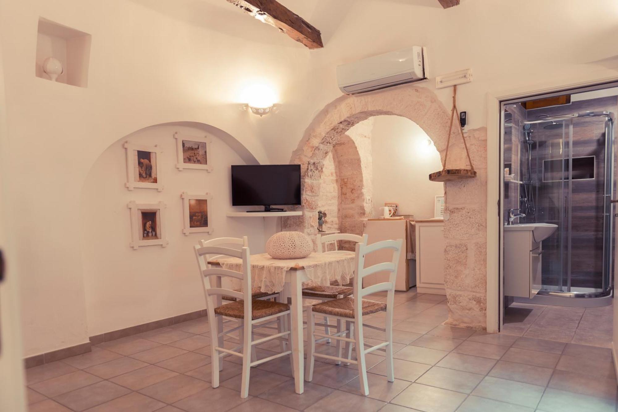Trulli Antichi Mestieri - Widespread Trulli In The Historic Center Bed & Breakfast อัลเบโรเบลโล ภายนอก รูปภาพ