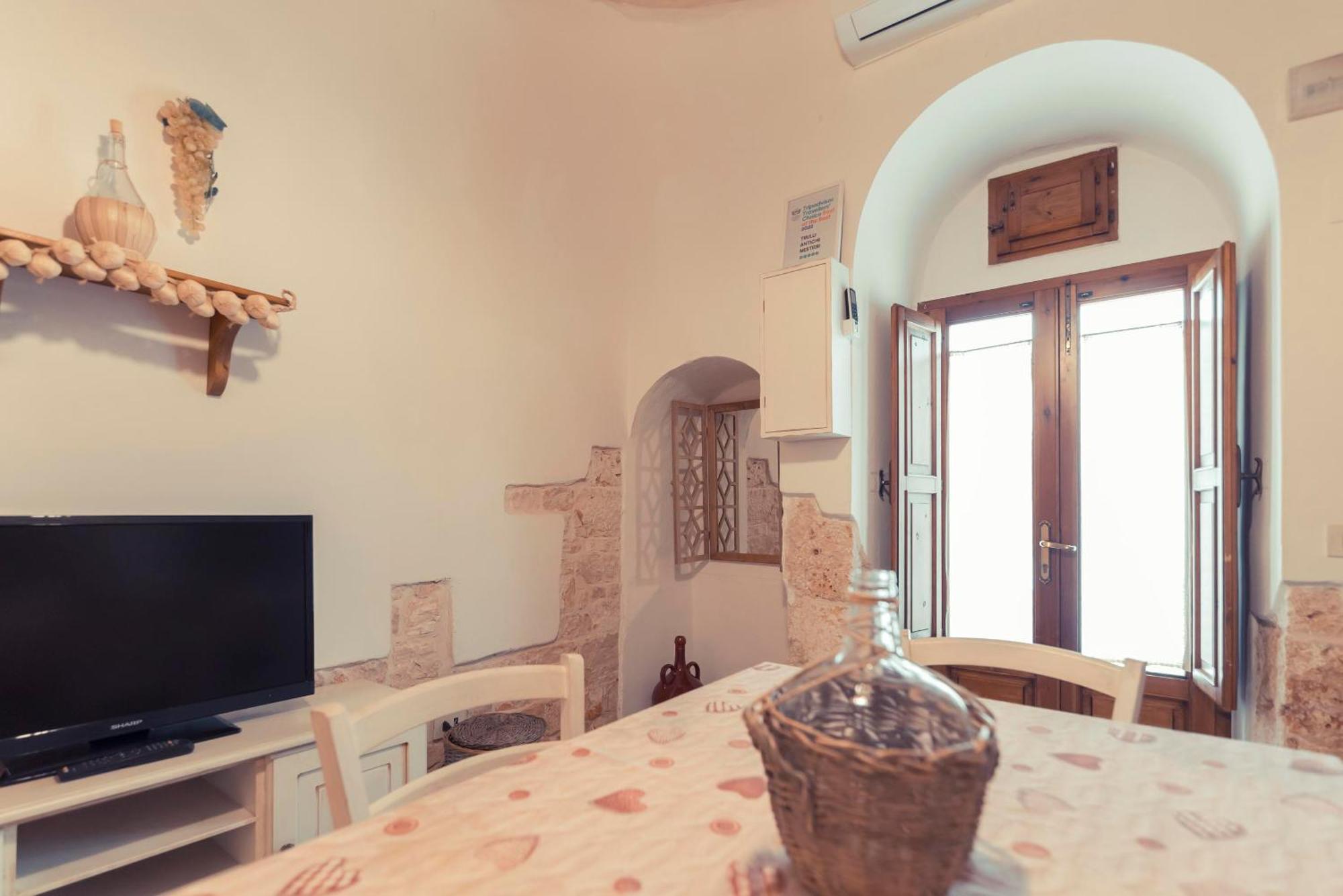 Trulli Antichi Mestieri - Widespread Trulli In The Historic Center Bed & Breakfast อัลเบโรเบลโล ภายนอก รูปภาพ