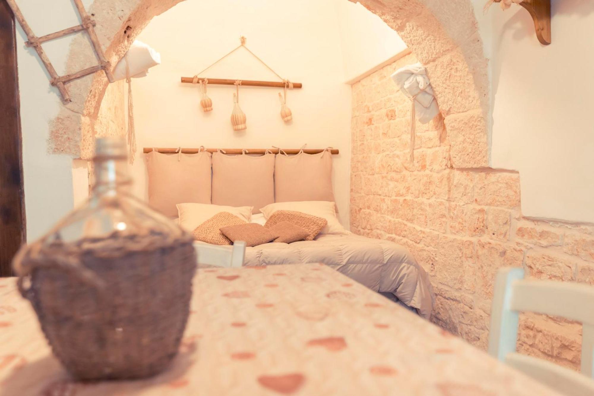 Trulli Antichi Mestieri - Widespread Trulli In The Historic Center Bed & Breakfast อัลเบโรเบลโล ภายนอก รูปภาพ