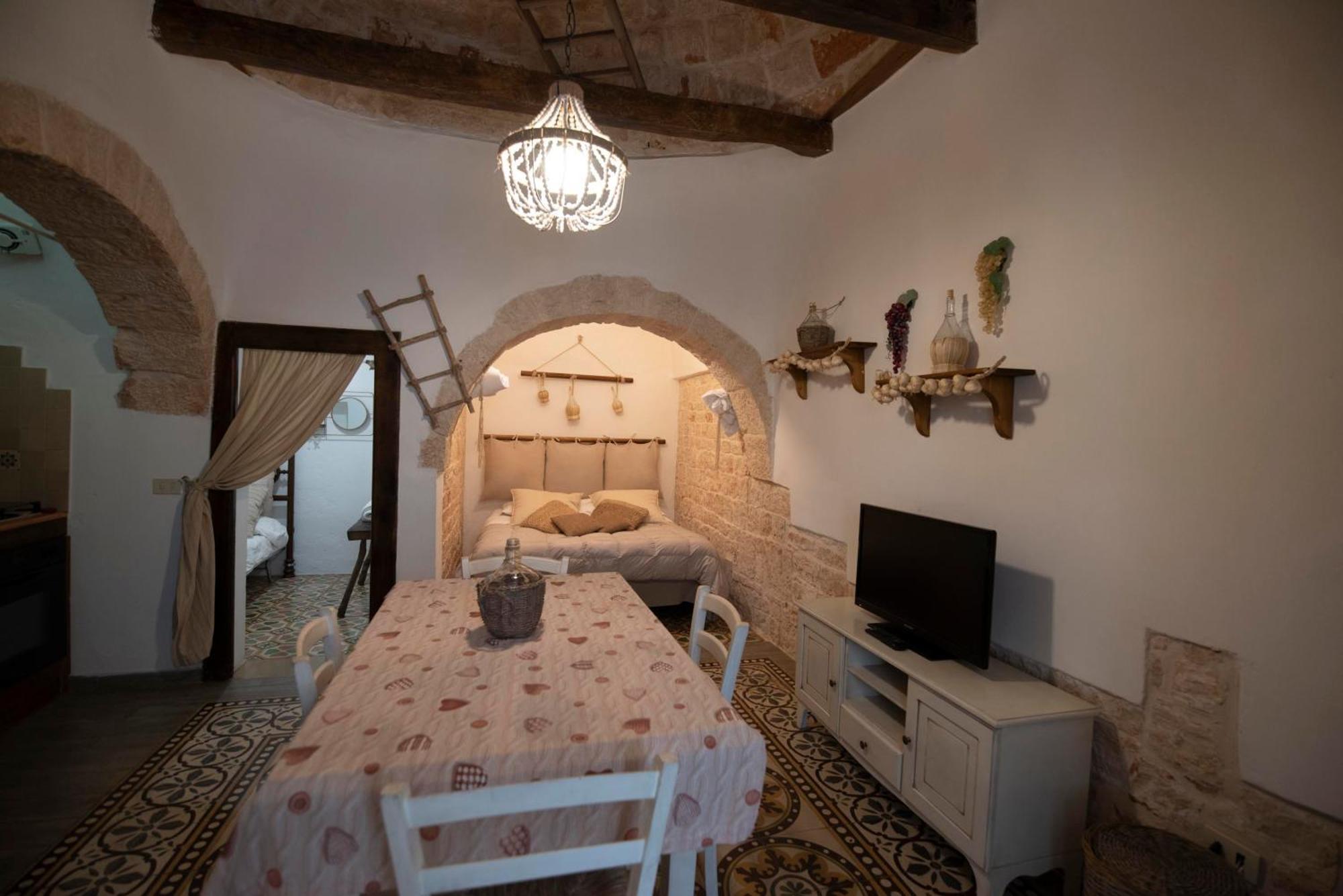 Trulli Antichi Mestieri - Widespread Trulli In The Historic Center Bed & Breakfast อัลเบโรเบลโล ภายนอก รูปภาพ