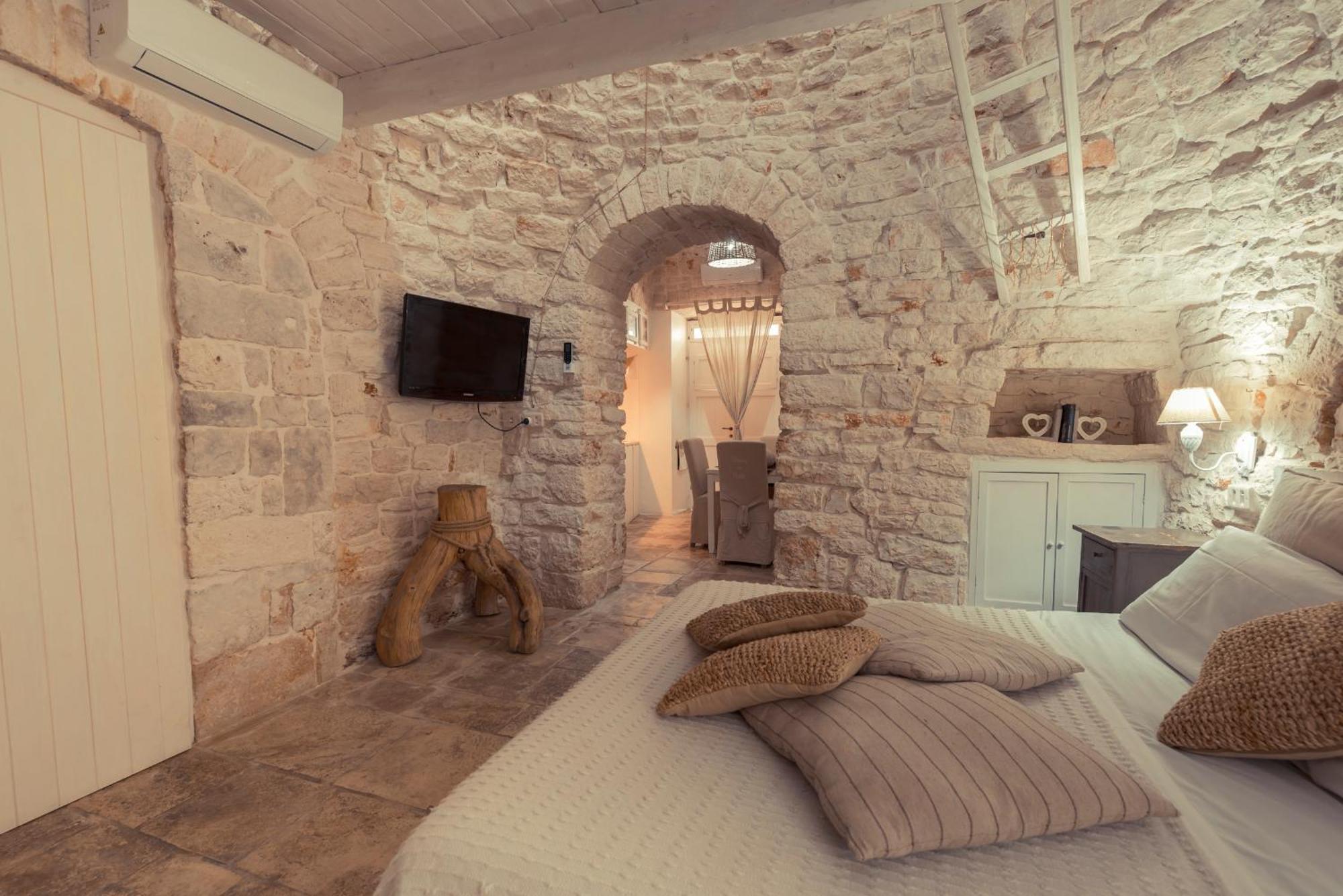 Trulli Antichi Mestieri - Widespread Trulli In The Historic Center Bed & Breakfast อัลเบโรเบลโล ภายนอก รูปภาพ