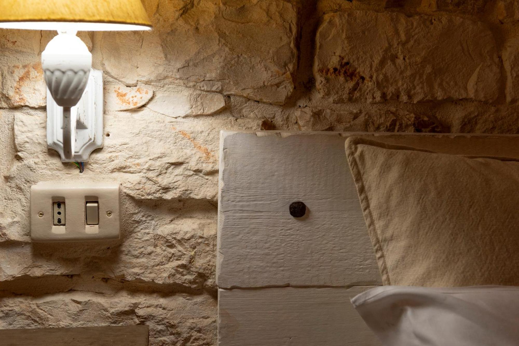 Trulli Antichi Mestieri - Widespread Trulli In The Historic Center Bed & Breakfast อัลเบโรเบลโล ภายนอก รูปภาพ
