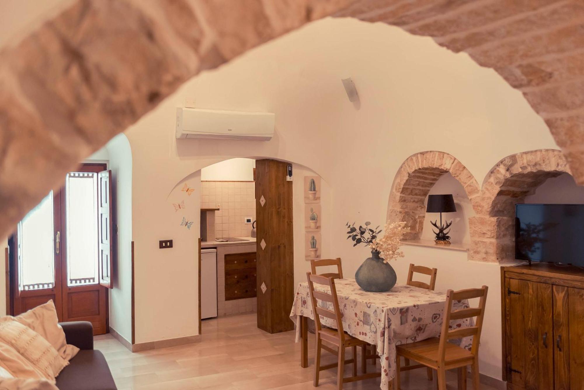 Trulli Antichi Mestieri - Widespread Trulli In The Historic Center Bed & Breakfast อัลเบโรเบลโล ภายนอก รูปภาพ