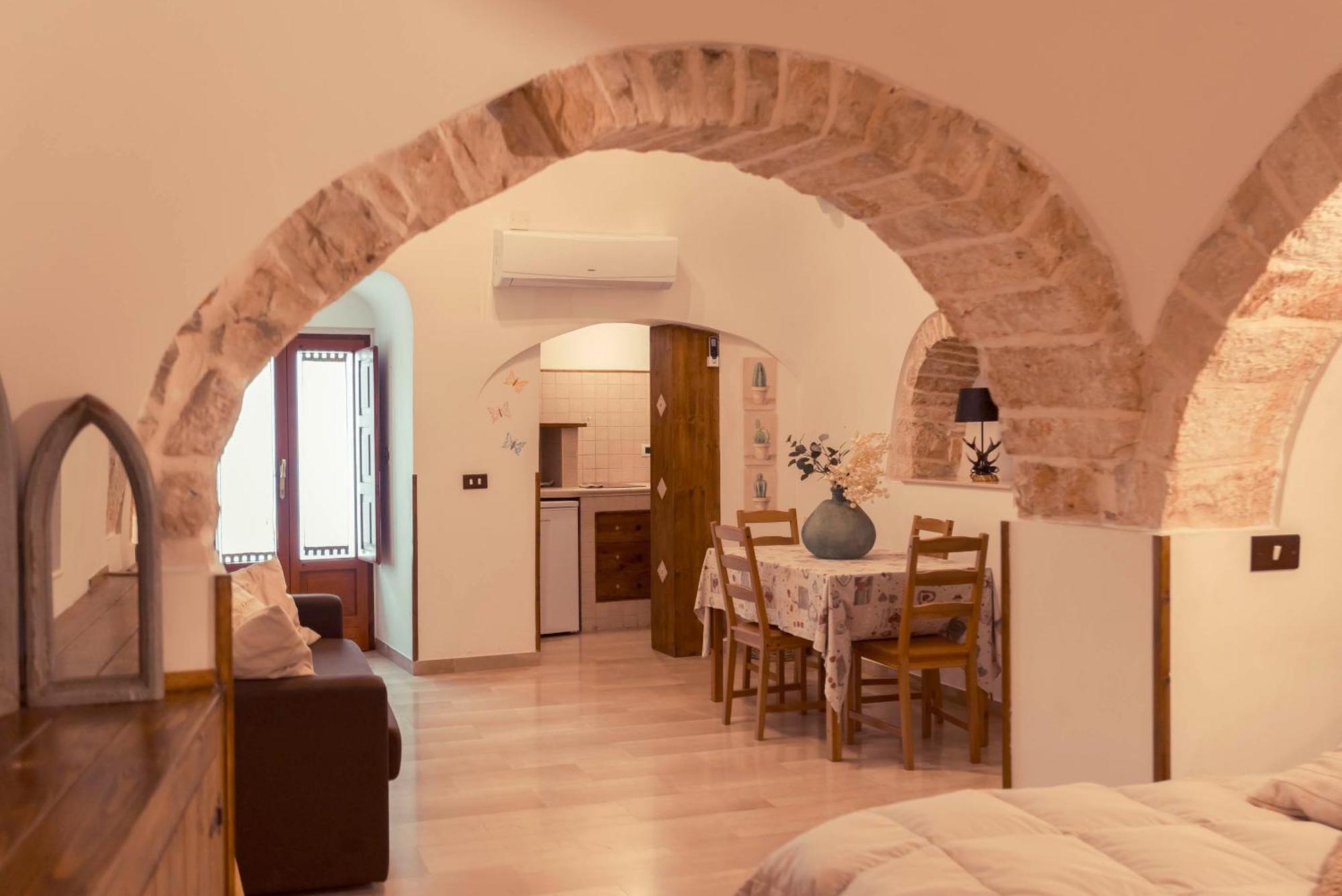 Trulli Antichi Mestieri - Widespread Trulli In The Historic Center Bed & Breakfast อัลเบโรเบลโล ภายนอก รูปภาพ