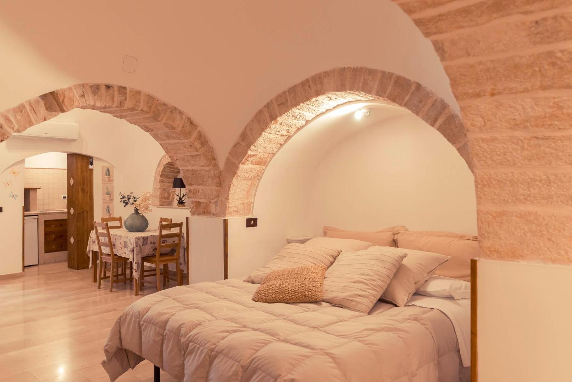 Trulli Antichi Mestieri - Widespread Trulli In The Historic Center Bed & Breakfast อัลเบโรเบลโล ภายนอก รูปภาพ