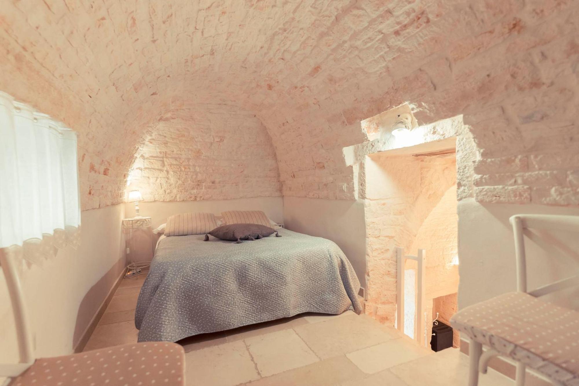 Trulli Antichi Mestieri - Widespread Trulli In The Historic Center Bed & Breakfast อัลเบโรเบลโล ภายนอก รูปภาพ