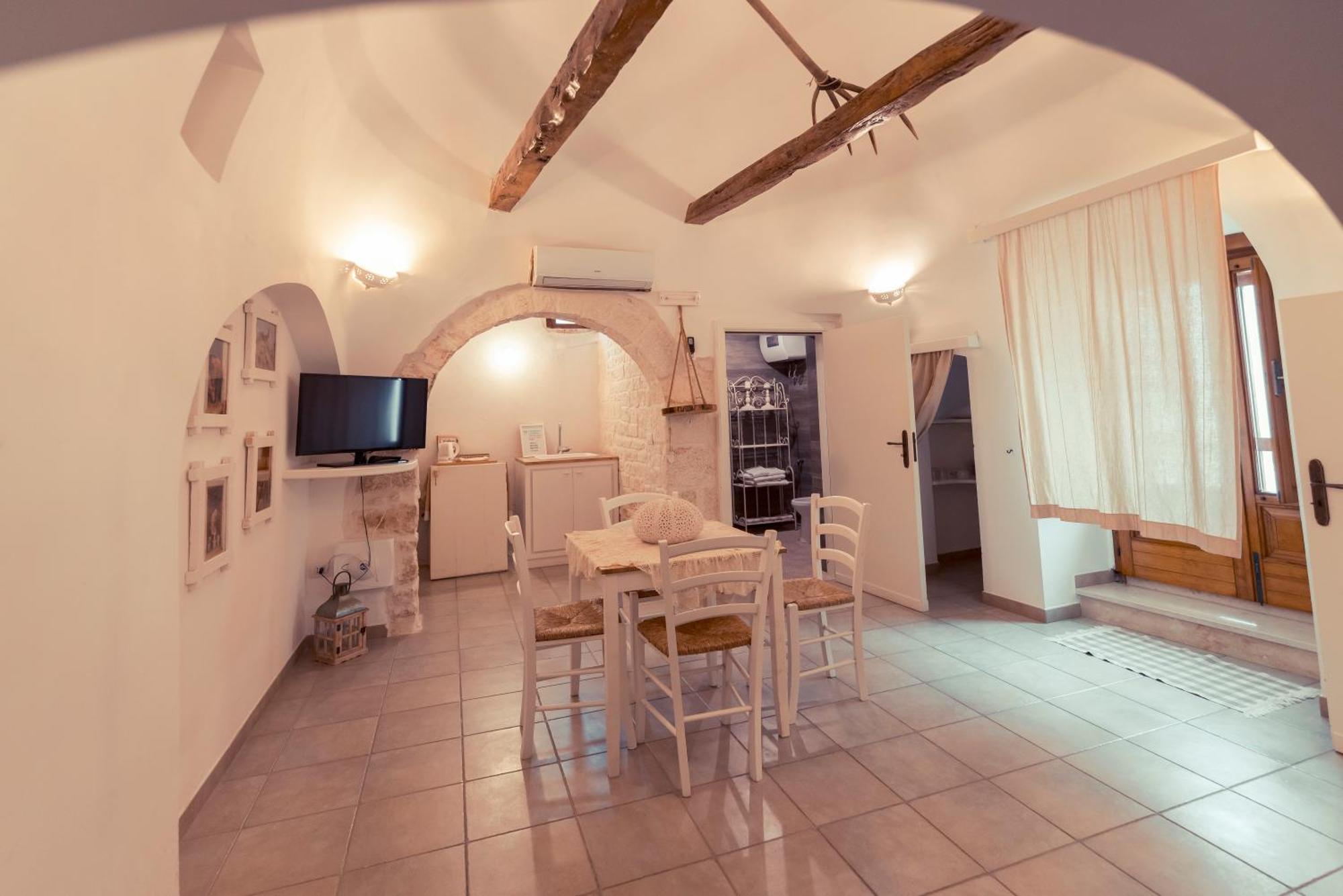 Trulli Antichi Mestieri - Widespread Trulli In The Historic Center Bed & Breakfast อัลเบโรเบลโล ภายนอก รูปภาพ