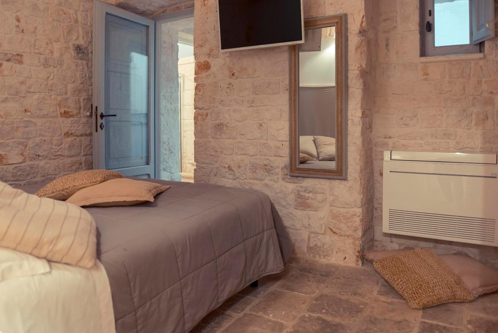 Trulli Antichi Mestieri - Widespread Trulli In The Historic Center Bed & Breakfast อัลเบโรเบลโล ภายนอก รูปภาพ