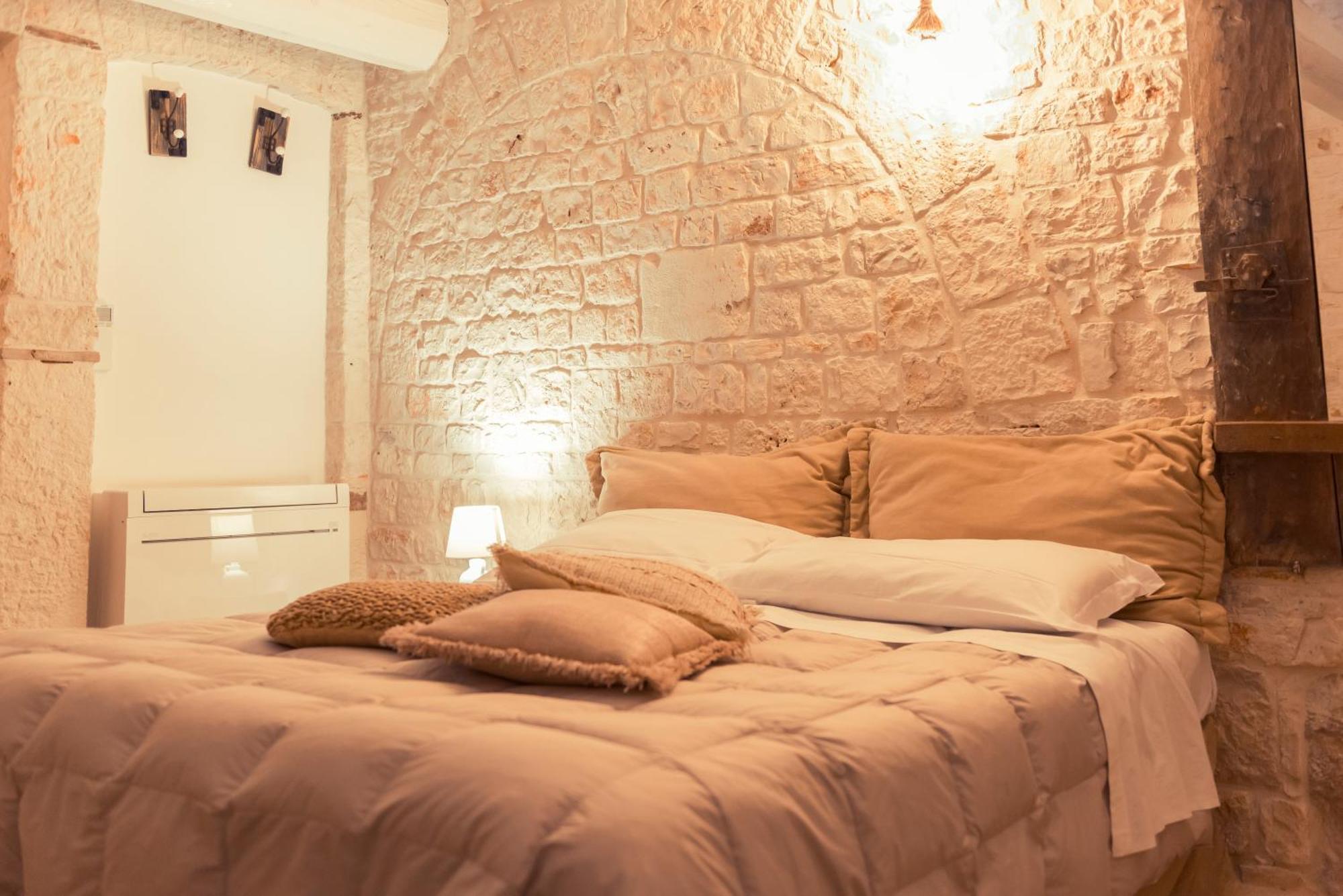 Trulli Antichi Mestieri - Widespread Trulli In The Historic Center Bed & Breakfast อัลเบโรเบลโล ภายนอก รูปภาพ