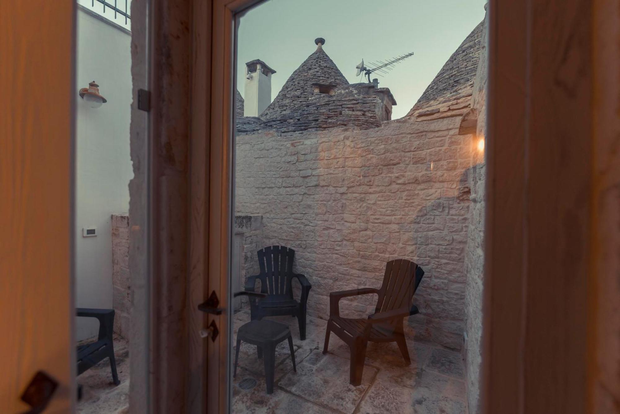 Trulli Antichi Mestieri - Widespread Trulli In The Historic Center Bed & Breakfast อัลเบโรเบลโล ภายนอก รูปภาพ