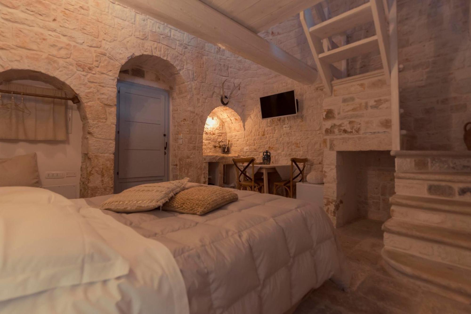 Trulli Antichi Mestieri - Widespread Trulli In The Historic Center Bed & Breakfast อัลเบโรเบลโล ภายนอก รูปภาพ