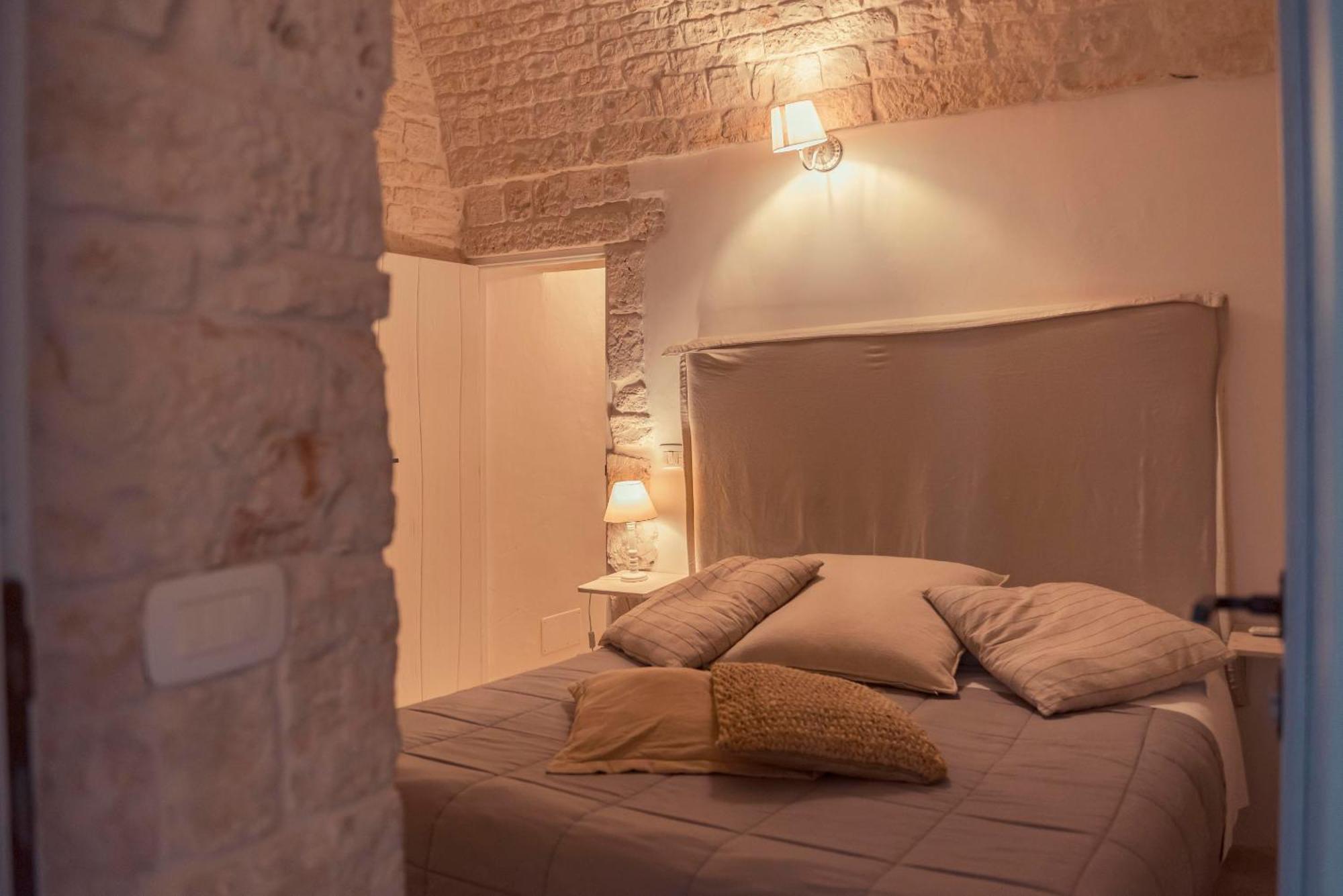 Trulli Antichi Mestieri - Widespread Trulli In The Historic Center Bed & Breakfast อัลเบโรเบลโล ภายนอก รูปภาพ