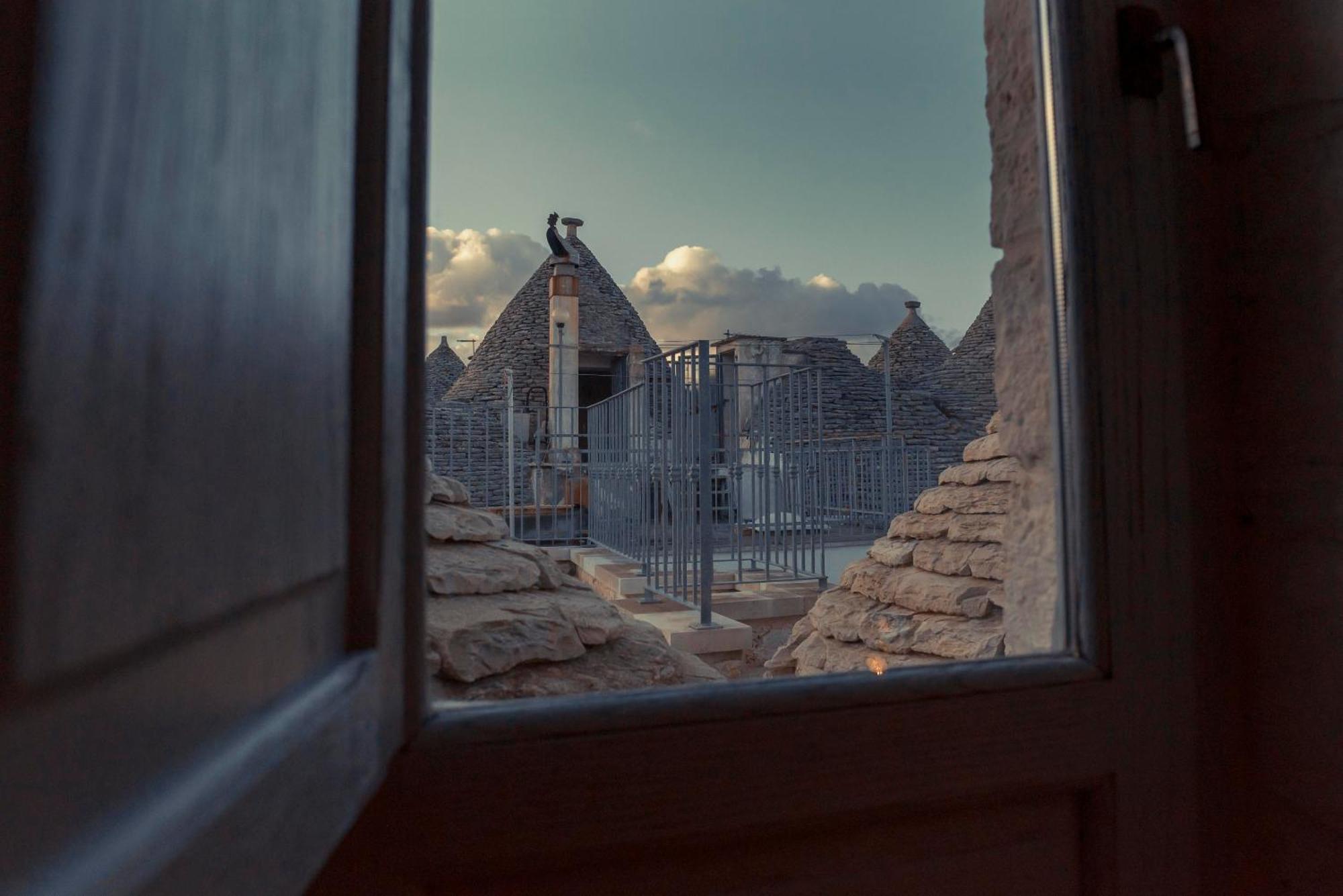 Trulli Antichi Mestieri - Widespread Trulli In The Historic Center Bed & Breakfast อัลเบโรเบลโล ภายนอก รูปภาพ