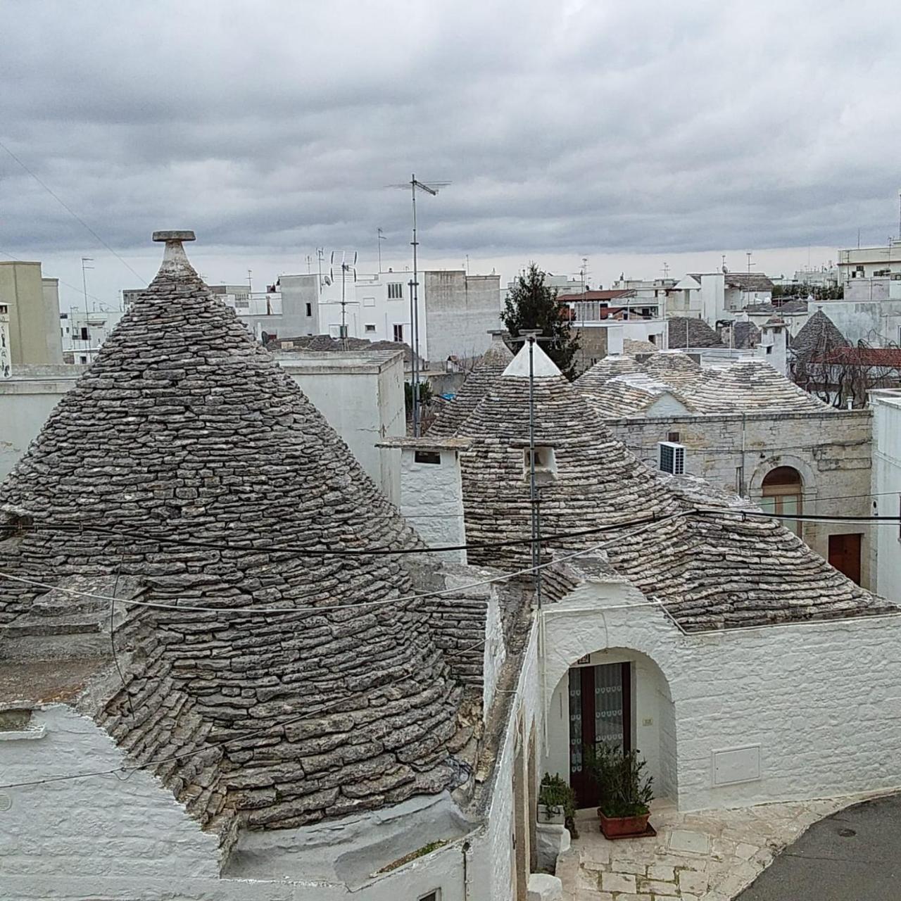 Trulli Antichi Mestieri - Widespread Trulli In The Historic Center อัลเบโรเบลโล ภายนอก รูปภาพ