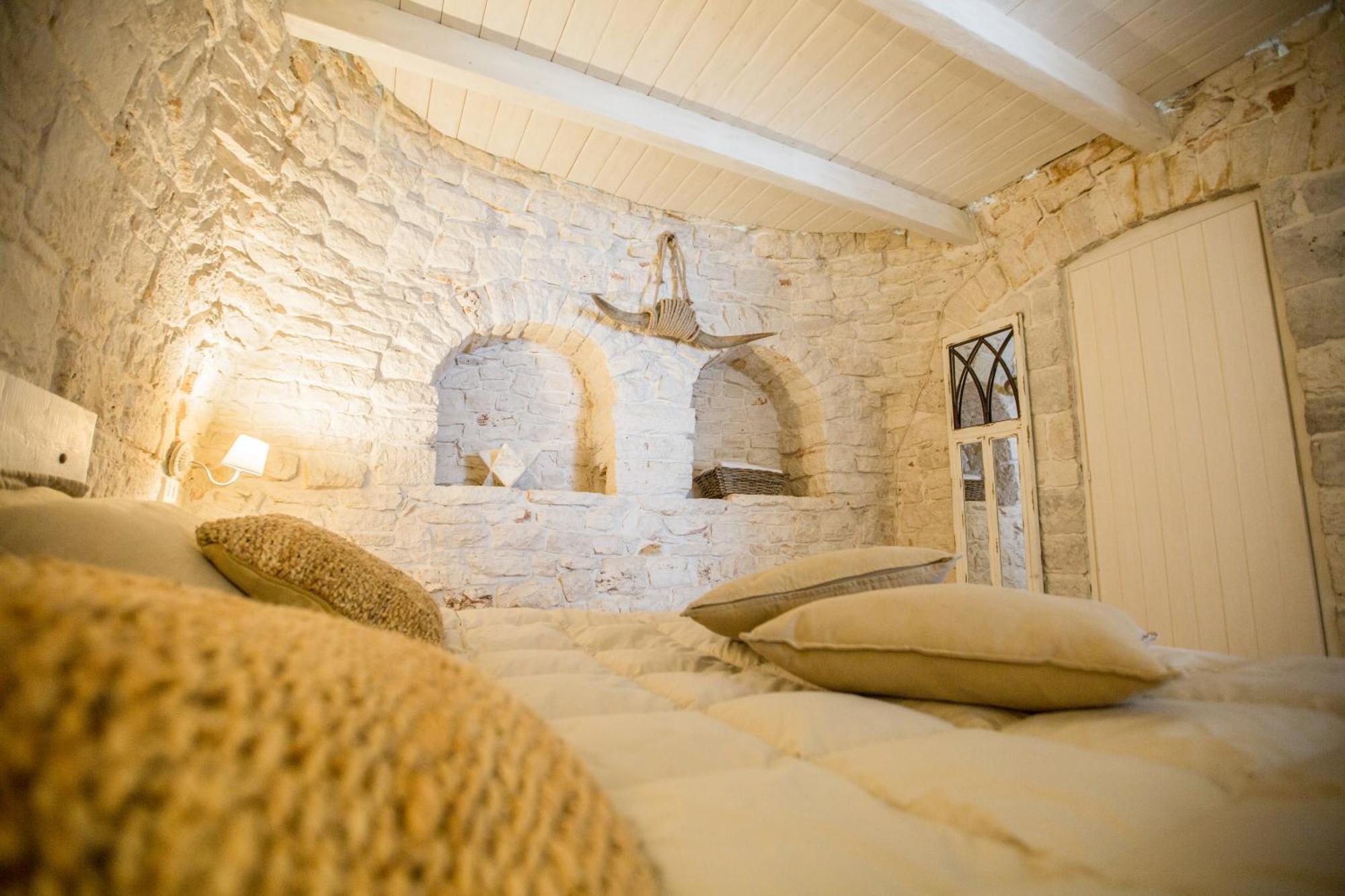 Trulli Antichi Mestieri - Widespread Trulli In The Historic Center Bed & Breakfast อัลเบโรเบลโล ภายนอก รูปภาพ
